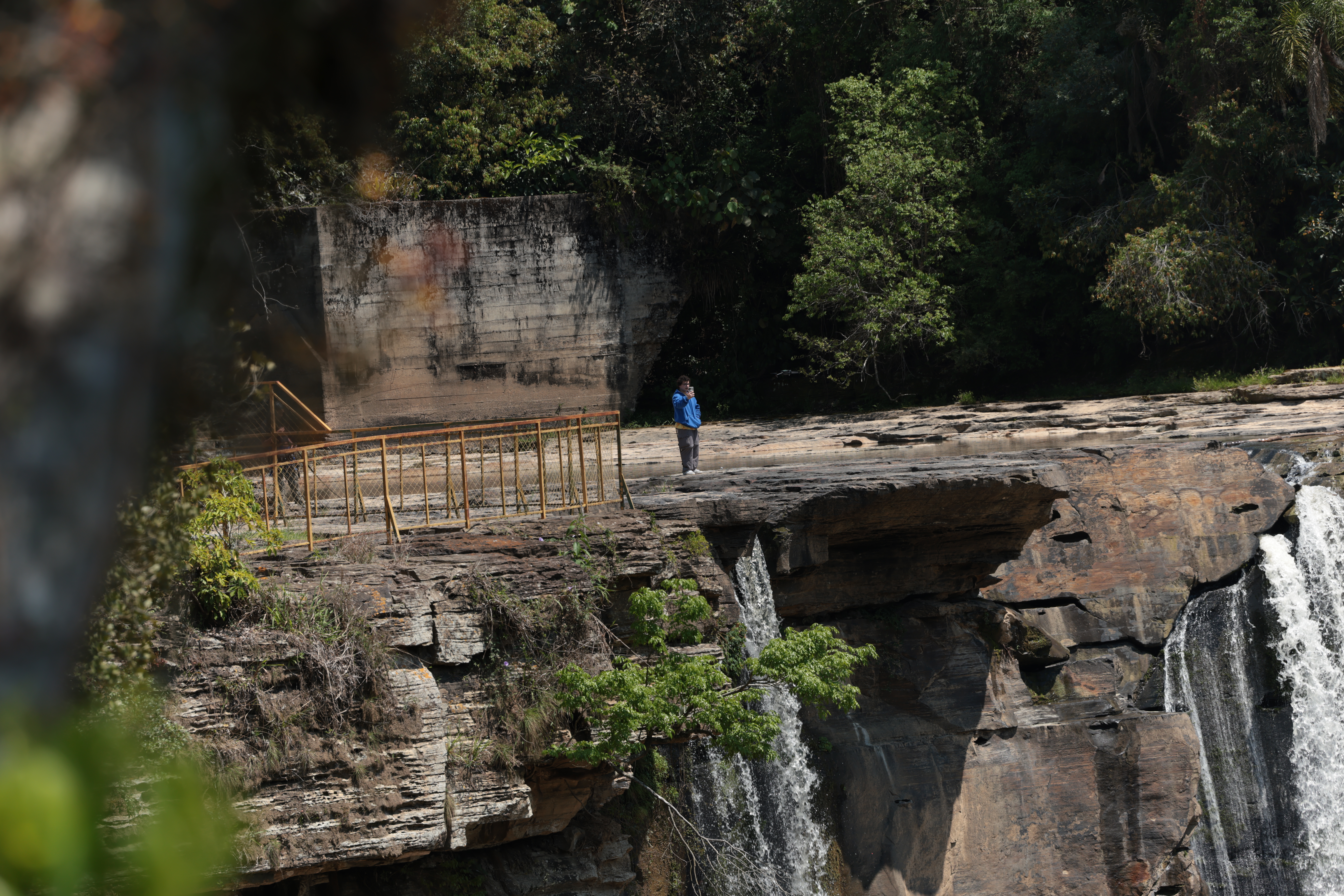 Cena do filme - Avô e neto no parque